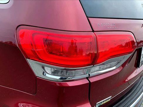 Used 2015 Jeep Grand Cherokee Limited w/ Luxury Group II image 28