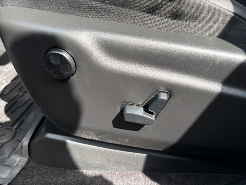 Used 2019 Jeep Grand Cherokee Laredo AWD/4WD image 11