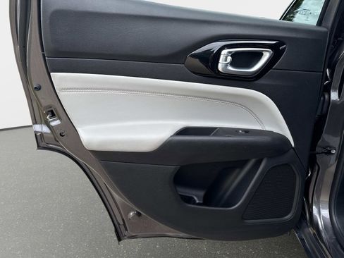 Used 2022 Jeep Compass Limited image 11