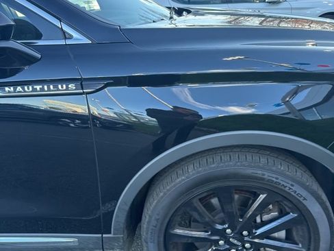 Used 2023 Lincoln Nautilus Reserve w/ Monochromatic Package image 15