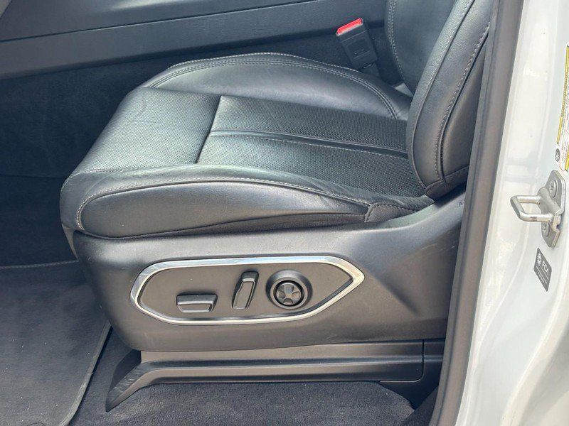 Used 2023 Jeep Wagoneer L Series II AWD/4WD image 16