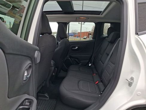 Used 2022 Jeep Renegade Latitude w/ Sun/Sound Group image 10