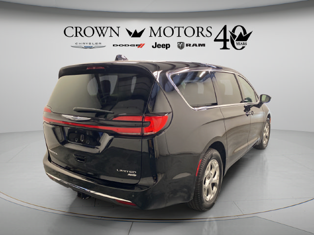 Used 2024 Chrysler Pacifica Limited w/ Trailer Tow Group AWD/4WD image 14