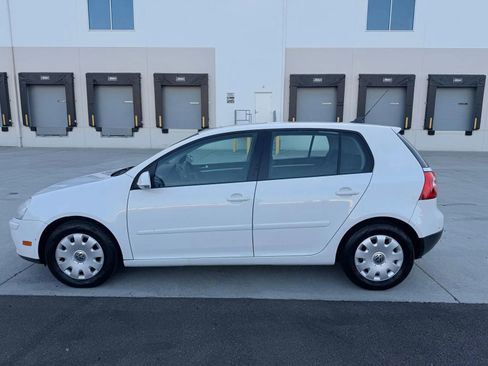 Used 2008 Volkswagen Rabbit 4-Door FWD image 2