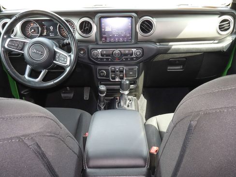 Used 2019 Jeep Wrangler Unlimited Sahara AWD/4WD image 10