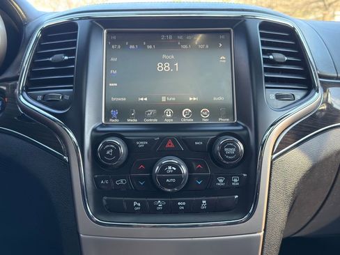 Used 2014 Jeep Grand Cherokee Overland w/ Advanced Technology Group AWD/4WD image 30