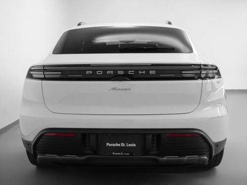 Used 2025 Porsche Macan Electric image 7