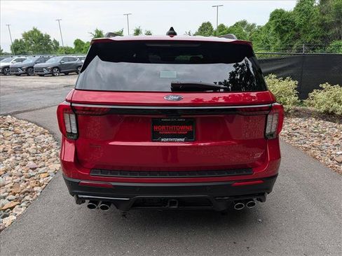 Used 2025 Ford Explorer ST AWD/4WD image 4