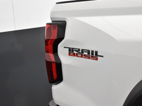 Used 2025 Chevrolet Colorado Trail Boss image 46
