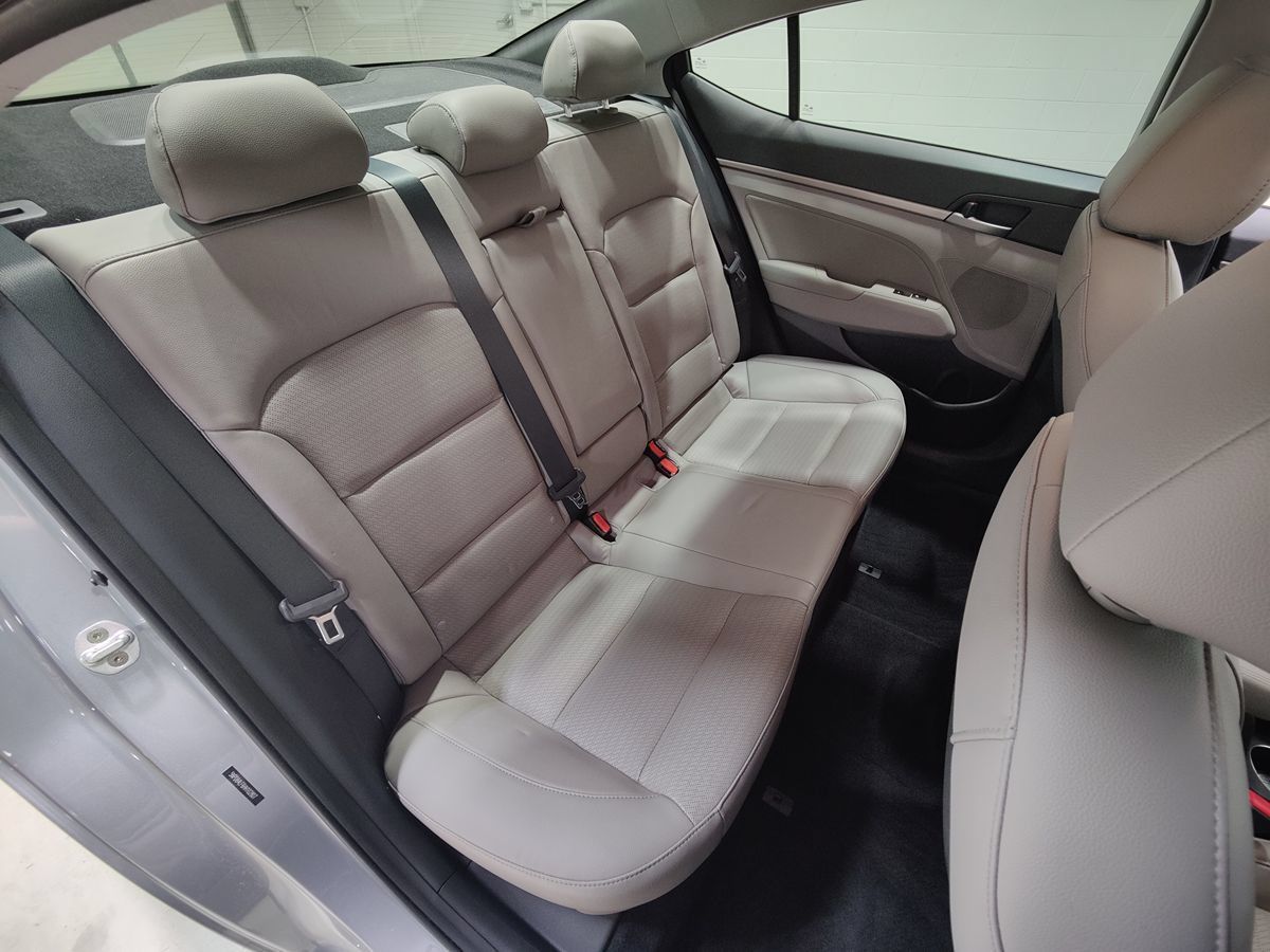 Used 2017 Hyundai Elantra Limited w/ Limited Tech Package 04 FWD image 16