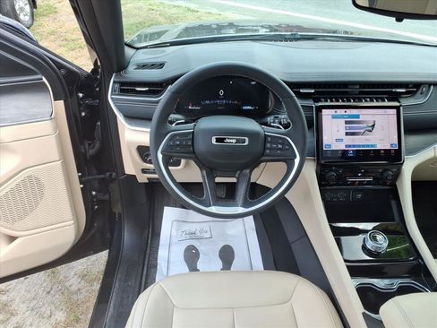 Used 2023 Jeep Grand Cherokee L Limited RWD image 15