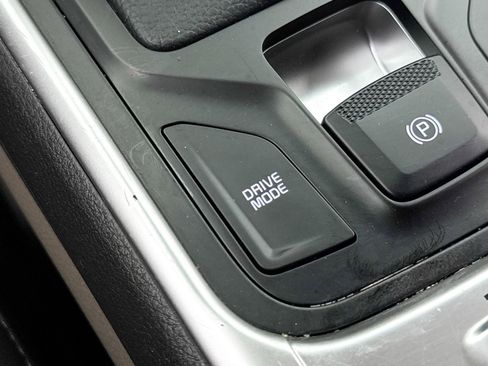 Certified 2025 Kia Carnival image 8