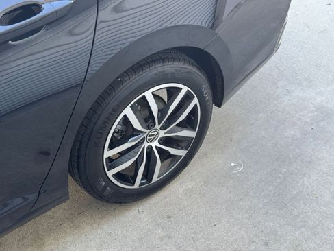 Used 2025 Volkswagen Jetta SE image 29