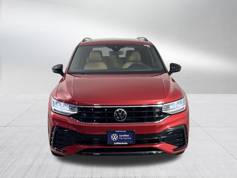Certified 2024 Volkswagen Tiguan SE R-Line image 2