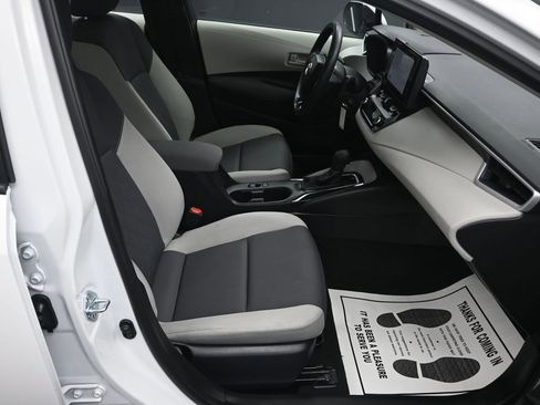 Used 2025 Toyota Corolla LE image 34