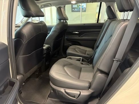 Used 2024 Toyota Grand Highlander AWD image 18