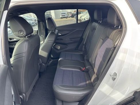 Certified 2025 Buick Envista Preferred FWD image 28