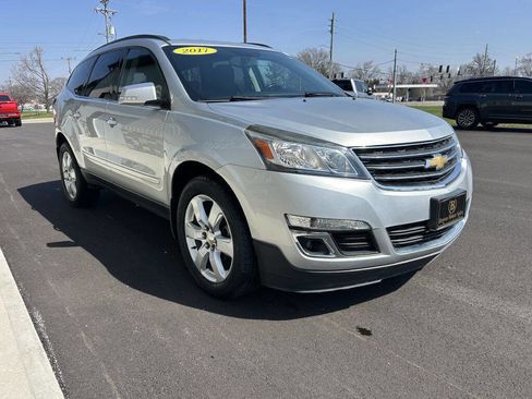 Used 2017 Chevrolet Traverse LT w/ Traveler's Package image 7