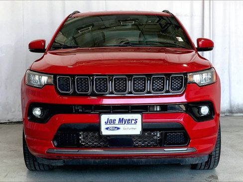Used 2023 Jeep Compass Limited image 2