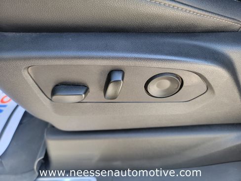 Used 2025 GMC Sierra 3500 SLT w/ SLT Premium Package AWD/4WD image 15