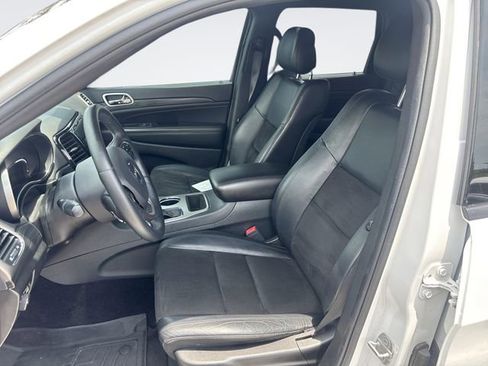 Used 2019 Jeep Grand Cherokee Altitude AWD/4WD image 11