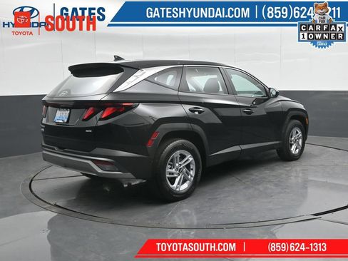 Used 2025 Hyundai Tucson SE AWD/4WD image 2