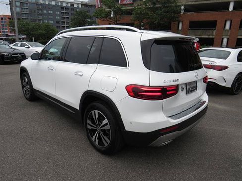 Used 2026 Mercedes-Benz GLB 250 4MATIC image 2