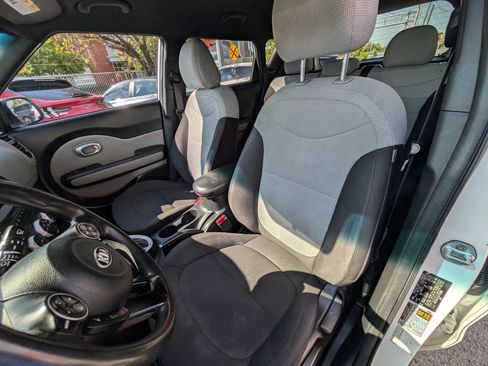 Used 2016 Kia Soul FWD image 16