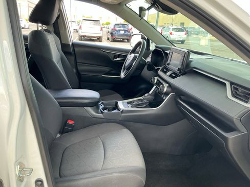 Used 2020 Toyota RAV4 XLE w/ Convenience Package image 19