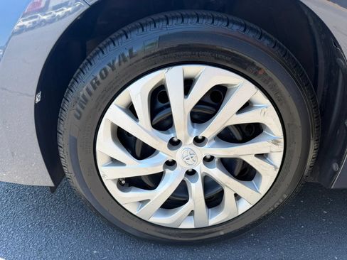 Used 2018 Toyota Corolla LE FWD image 23