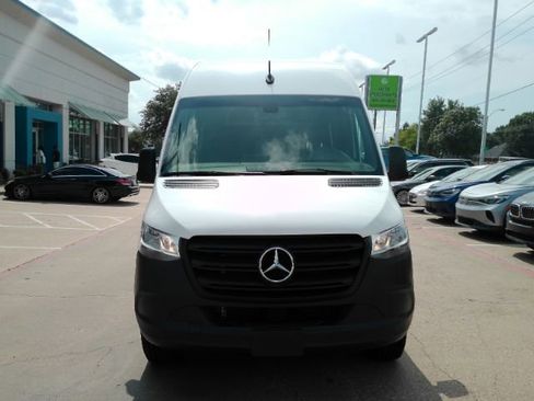 Used 2024 Mercedes-Benz Sprinter 2500 image 2