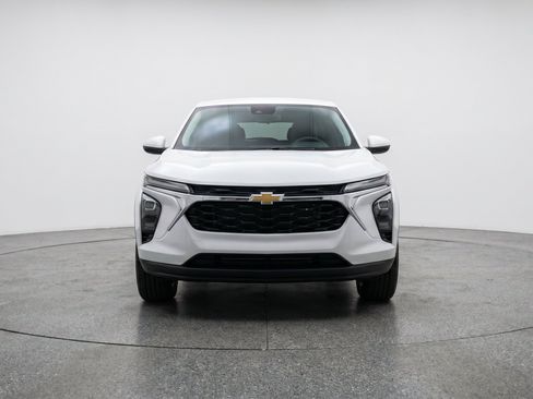 Used 2025 Chevrolet Trax LT w/ LT Convenience Package FWD image 2