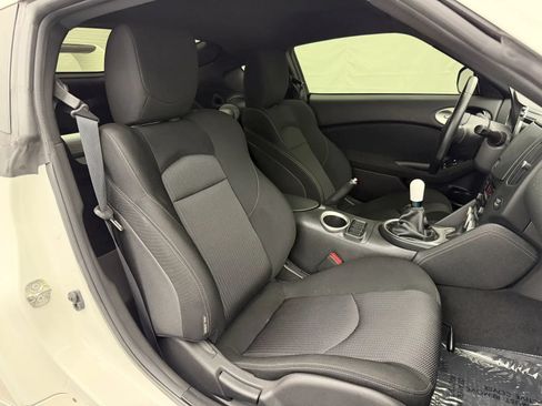 Used 2016 Nissan 370Z Coupe RWD image 22