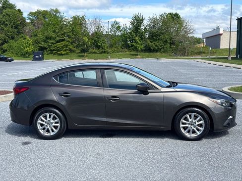 Used 2016 MAZDA MAZDA3 i Touring FWD image 9