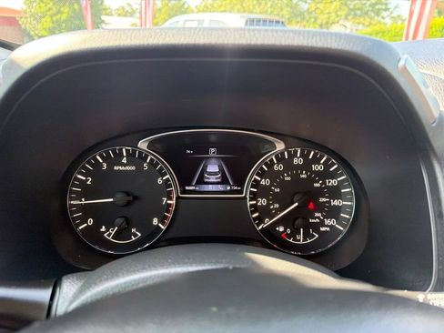 Used 2019 Nissan Pathfinder SL FWD image 14