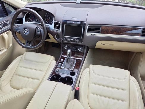 Used 2013 Volkswagen Touareg Executive AWD/4WD image 33