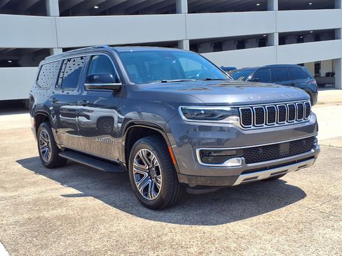 Used 2024 Jeep Wagoneer Series II w/ Flexible Seating Group RWD image 2