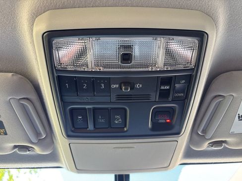 Used 2017 Toyota 4Runner Limited AWD/4WD image 29
