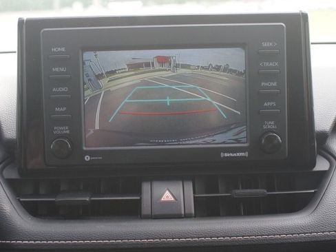 Used 2021 Toyota RAV4 LE FWD image 7