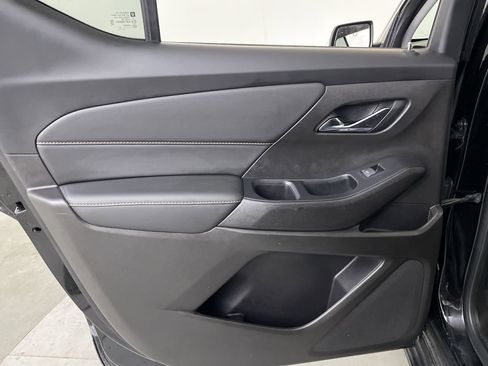 Used 2021 Chevrolet Traverse LT image 19