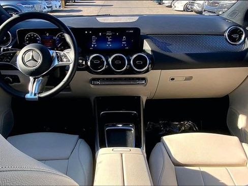 Used 2025 Mercedes-Benz GLA 250 4MATIC image 11