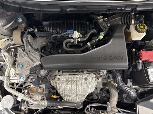 Used 2018 Nissan Rogue SV image 38