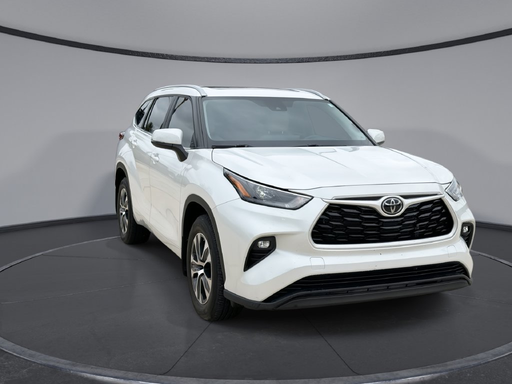Used 2023 Toyota Highlander XLE FWD image 12