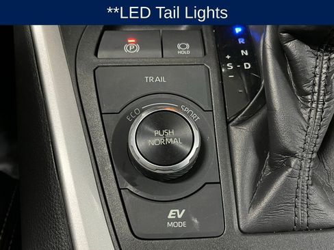Used 2020 Toyota RAV4 XLE image 11