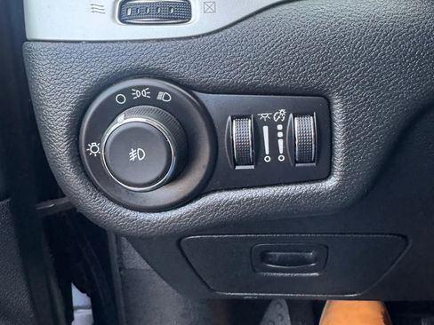 Used 2014 Jeep Cherokee Trailhawk w/ Leather Interior Group AWD/4WD image 19