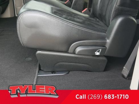 Used 2017 Dodge Grand Caravan SXT FWD image 40