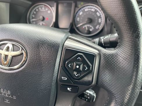 Used 2017 Toyota Tacoma TRD Off-Road w/ Tow Package (A/T) AWD/4WD image 17