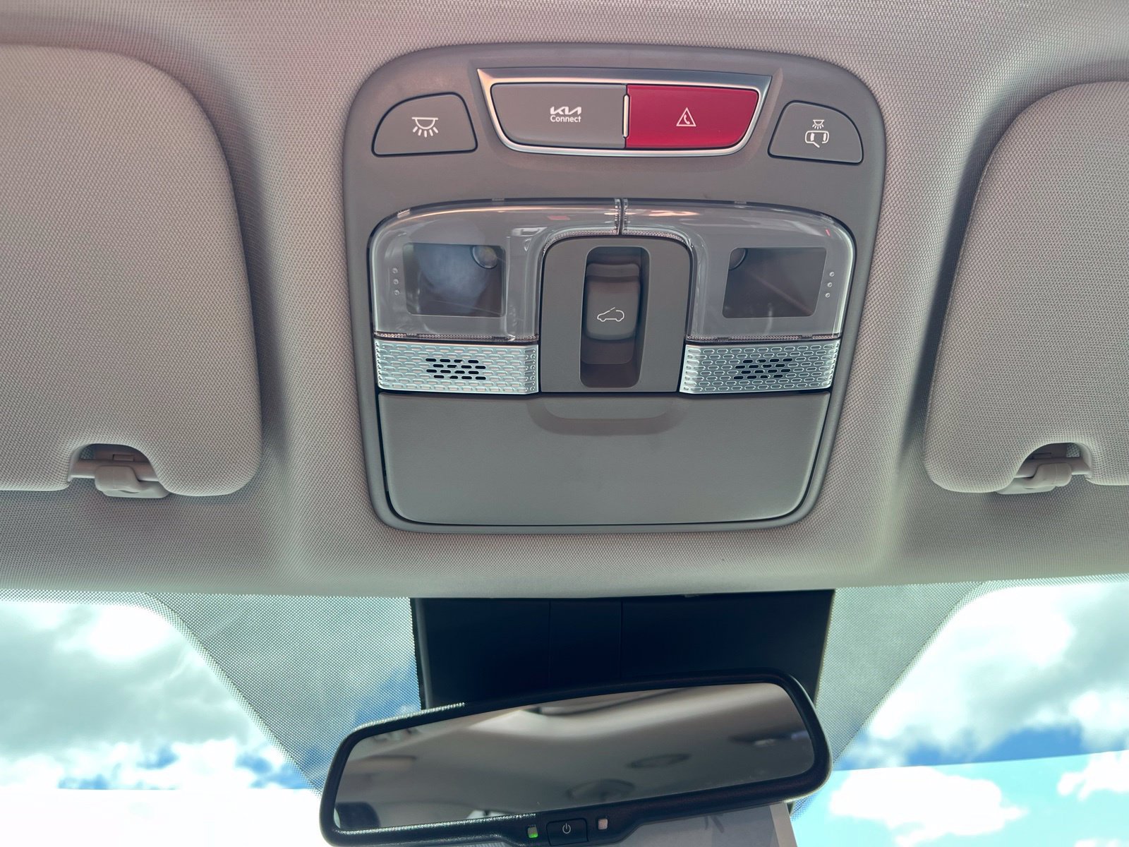 Used 2025 Kia Telluride EX w/ EX Captain's Chair Package FWD image 39