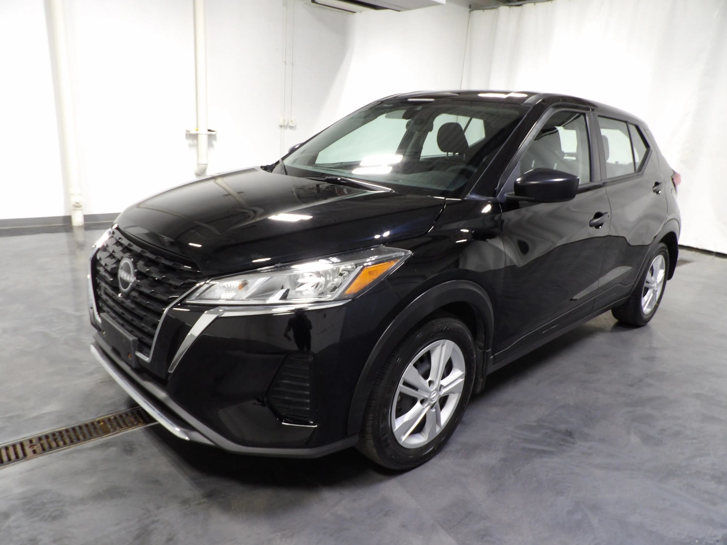 Used 2024 Nissan Kicks S FWD image 3