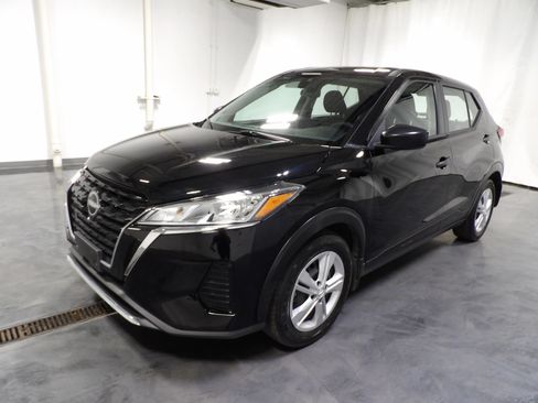 Used 2024 Nissan Kicks S FWD image 3